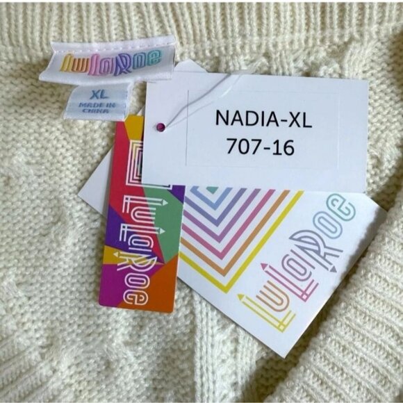 LuLaRoe Nadia XL Ivory Cable Knit Sweater Vest NWT | Preppy Layering, Neutral - Picture 4 of 9